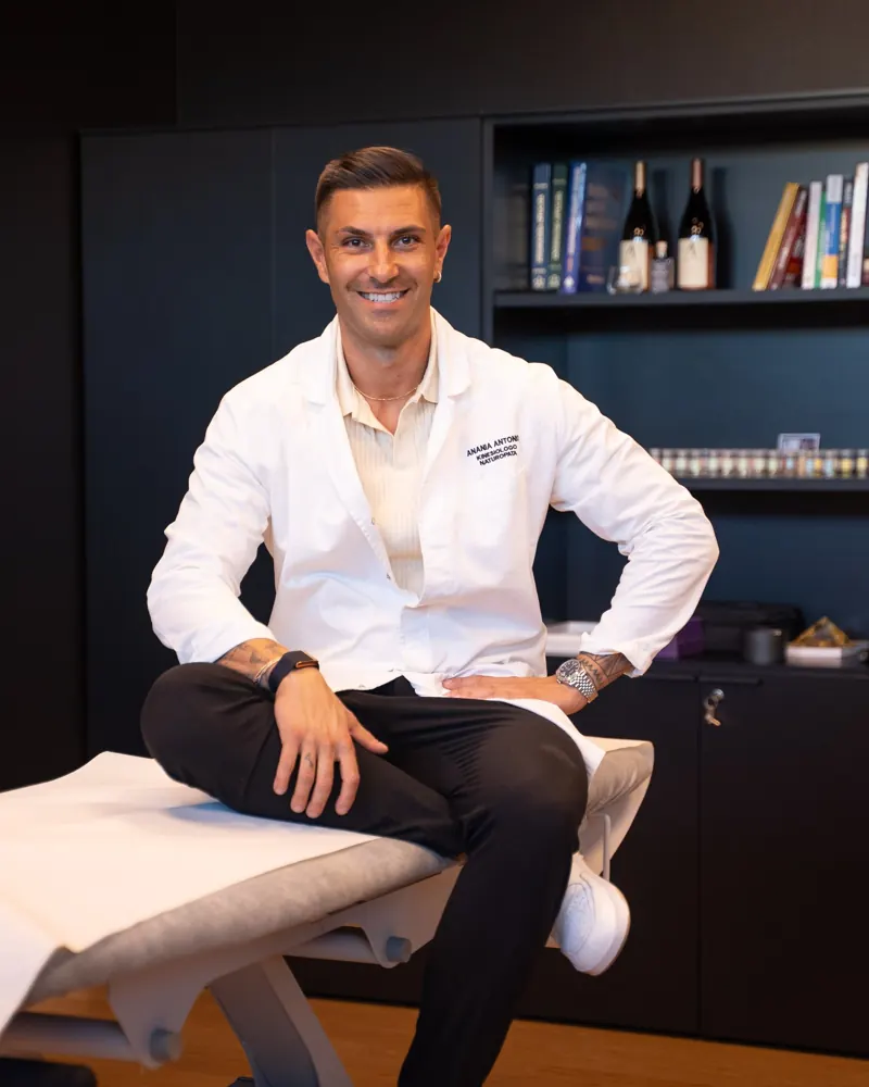 Antonio Anania nello studio di Lugo, dove si svolgono le valutazioni